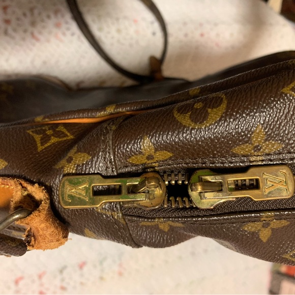 Authentic Louis Vuitton Monogram Danube GM bag - Picture 12 of 16